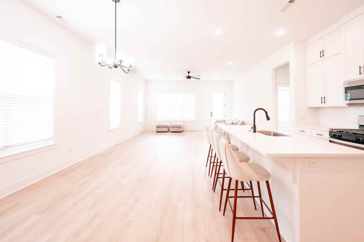196 S Broyles Ave #1 - Photo 7 of 22