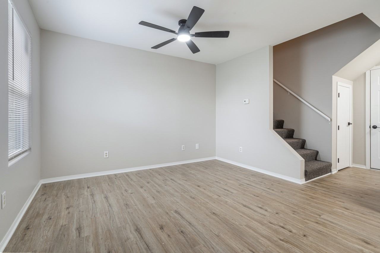825 N Oakland Ave #1 - Photo 3 of 17