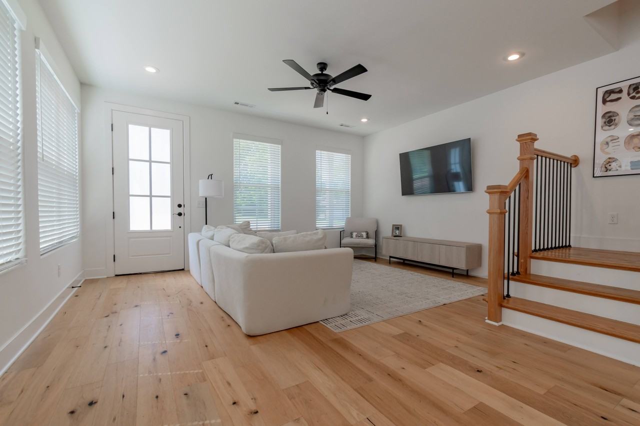 1254 W Hendrix St #1 - Photo 2 of 18