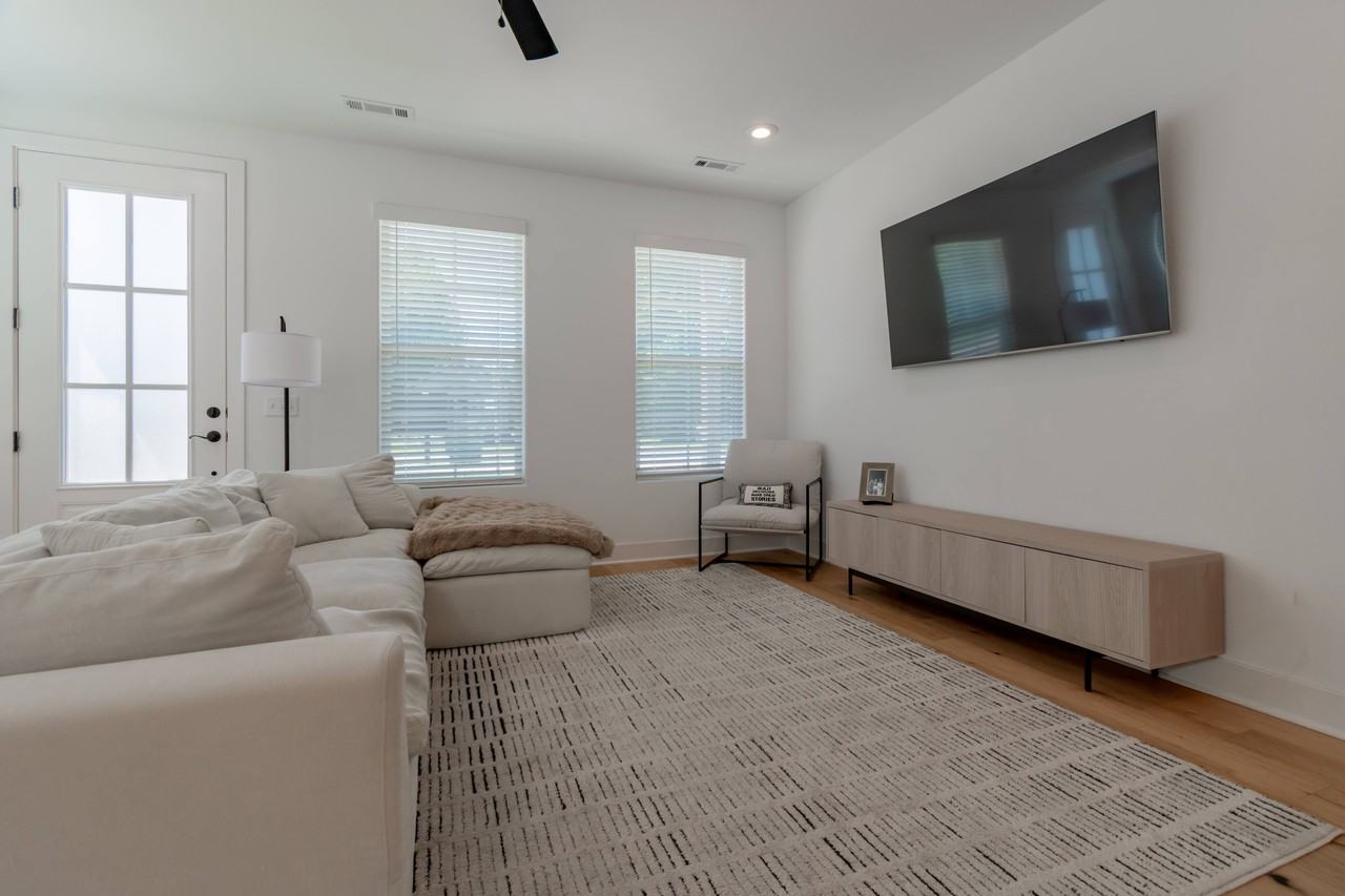 1254 W Hendrix St #1 - Photo 3 of 18