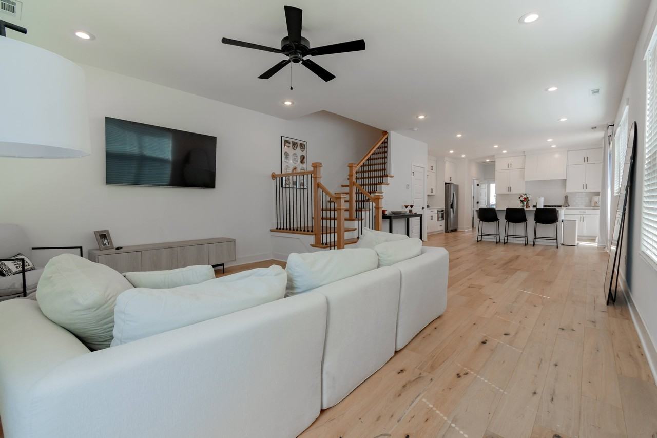 1254 W Hendrix St #1 - Photo 4 of 18