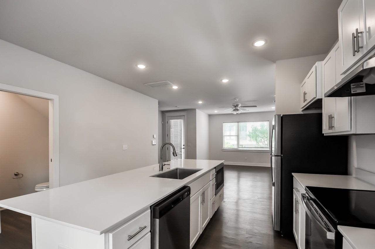 605 W Whitham Ave #2 - Photo 3 of 16
