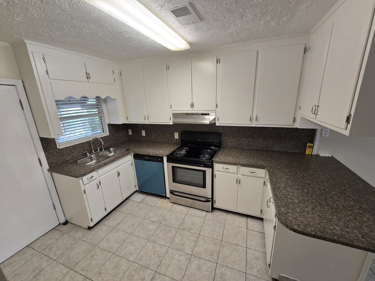 3615 E 14th St #1 - Photo 5 of 14