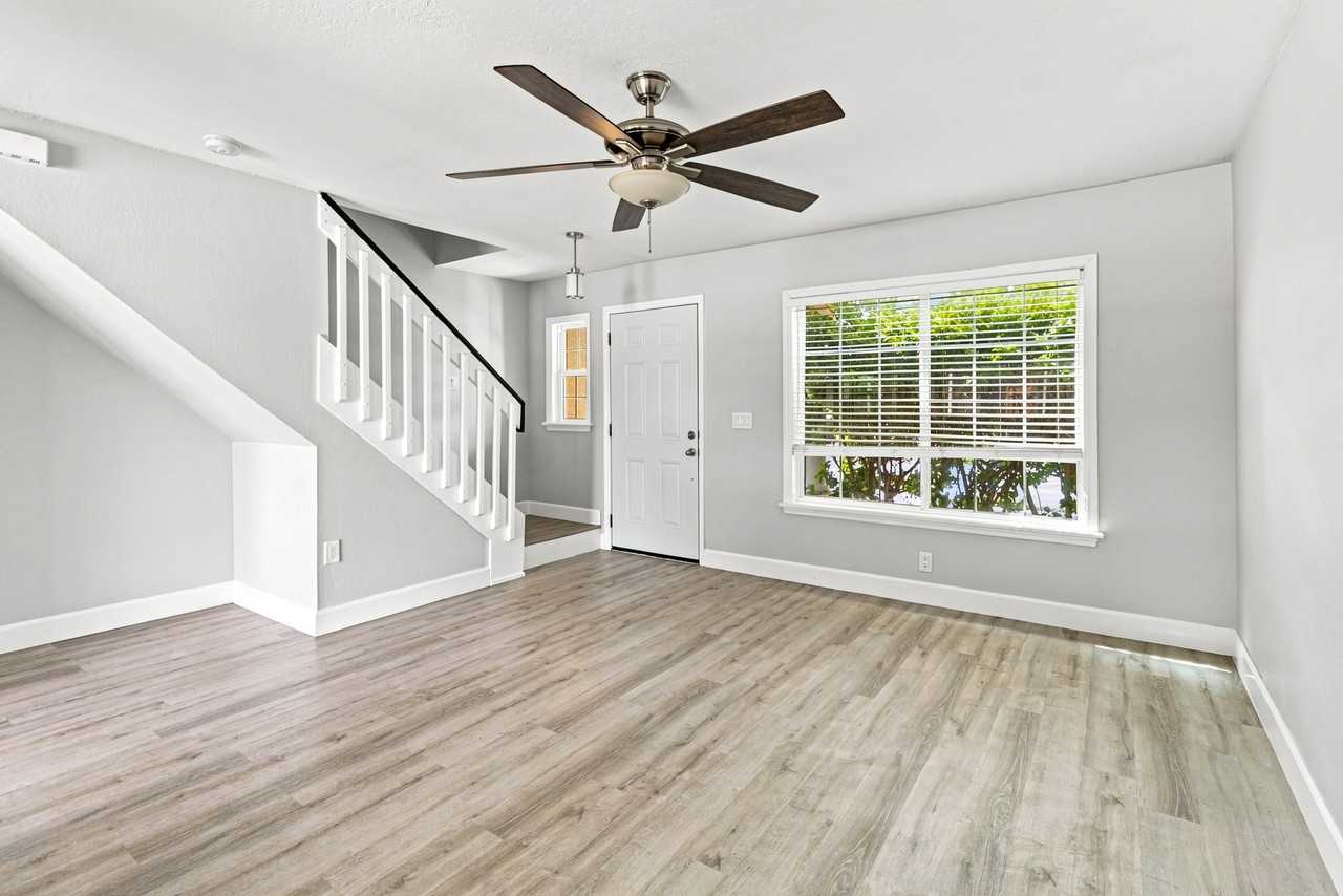 1365 Carey Glen Cir #1 - Photo 3 of 20
