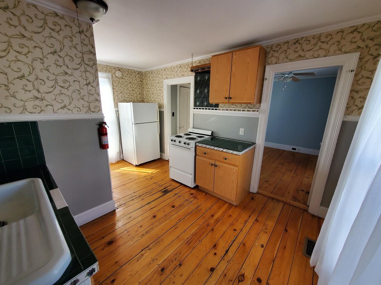 91 1st St #3 - Photo 5 of 11