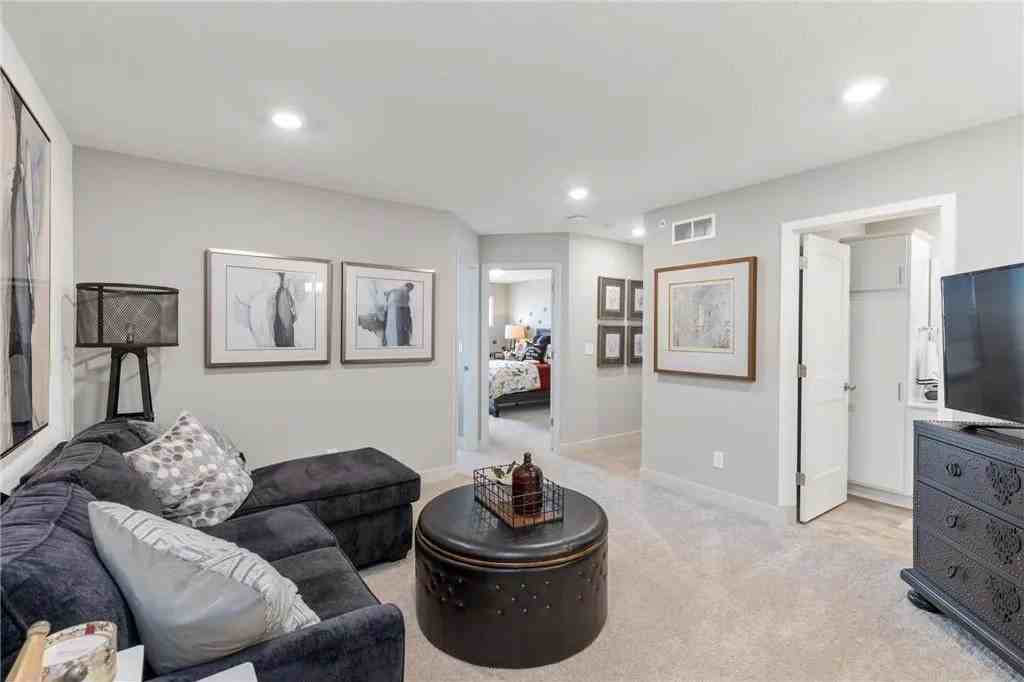 11020 Yalta St Ne #1 - Photo 7 of 10