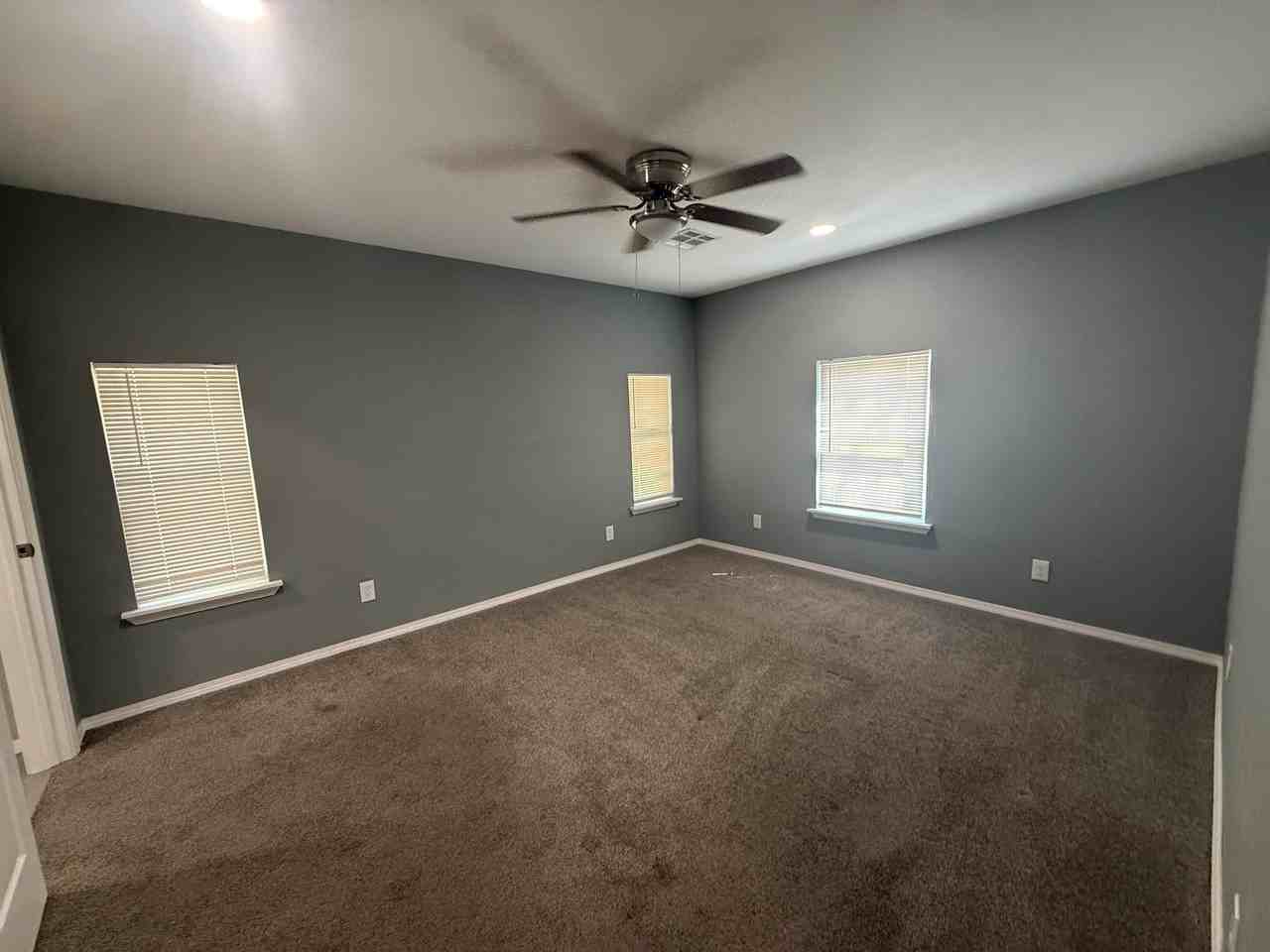 810 W 2nd St #1 - Photo 3 of 10