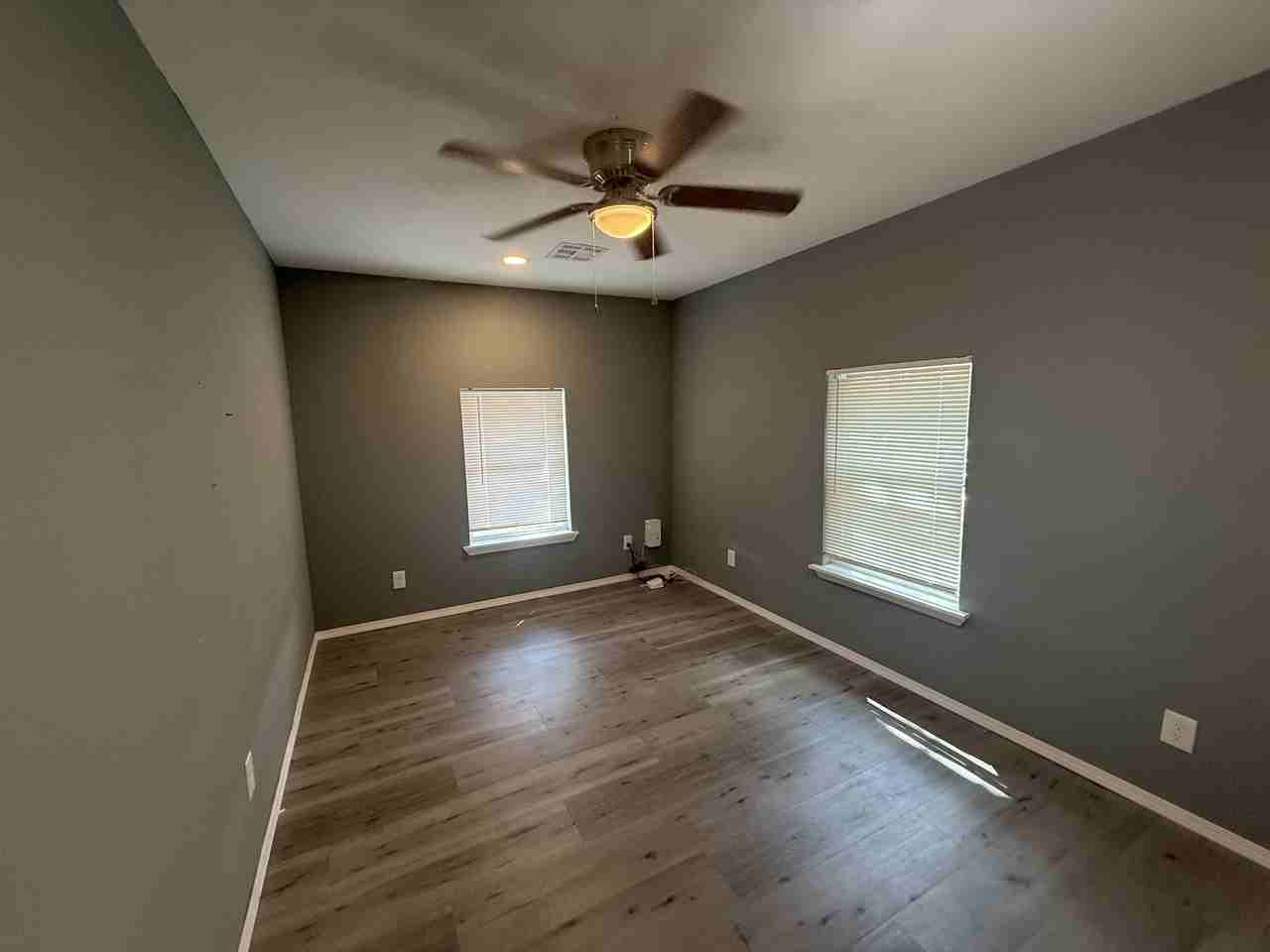 810 W 2nd St #1 - Photo 4 of 10
