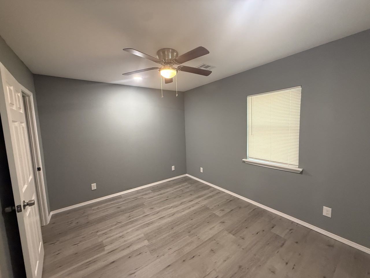 810 W 2nd St #1 - Photo 5 of 10