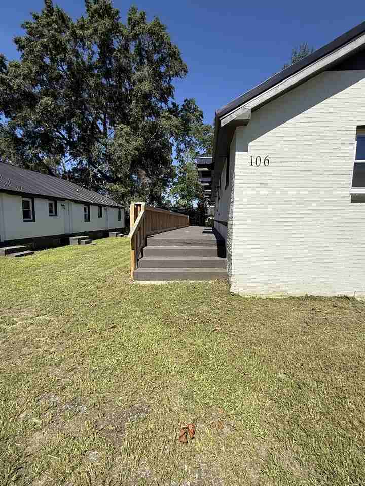 108 Molette St #B - Photo 3 of 9