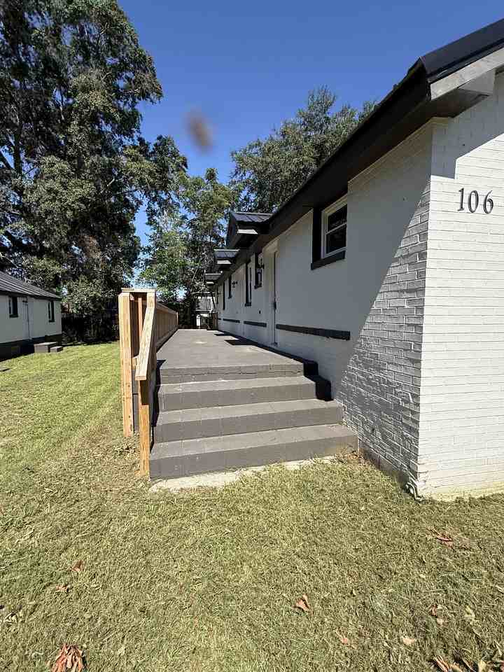 108 Molette St #B - Photo 4 of 9