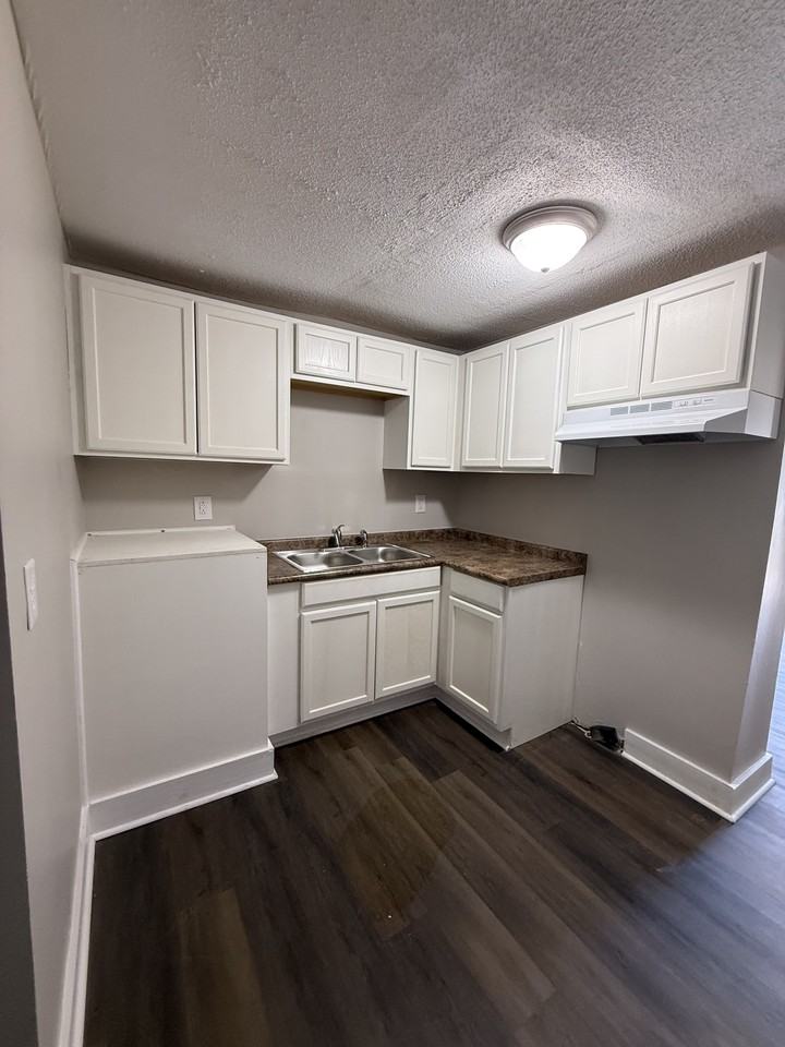 108 Molette St #B - Photo 6 of 9