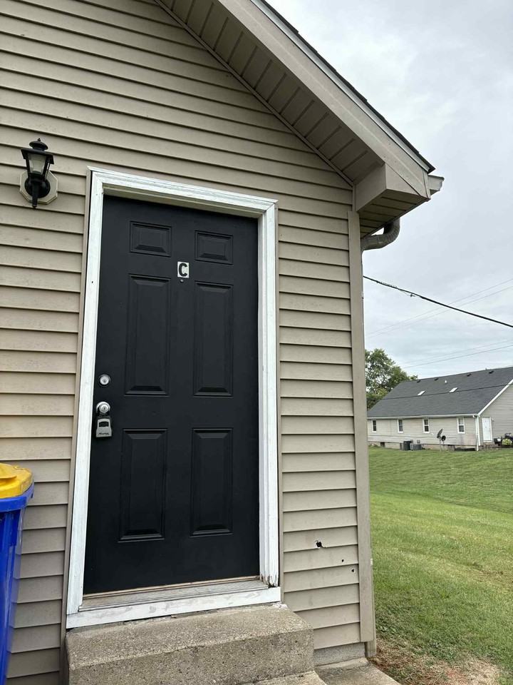 1621 Flanigan Ct #C - Photo 2 of 21