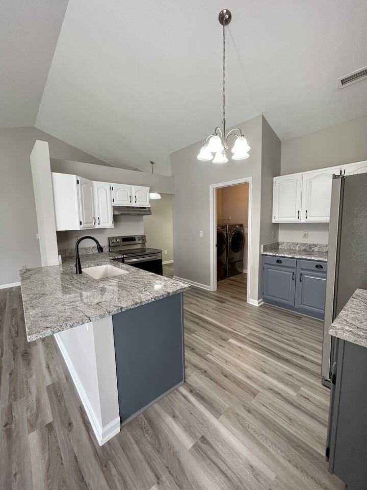 114 Warner Dr #1 - Photo 2 of 33
