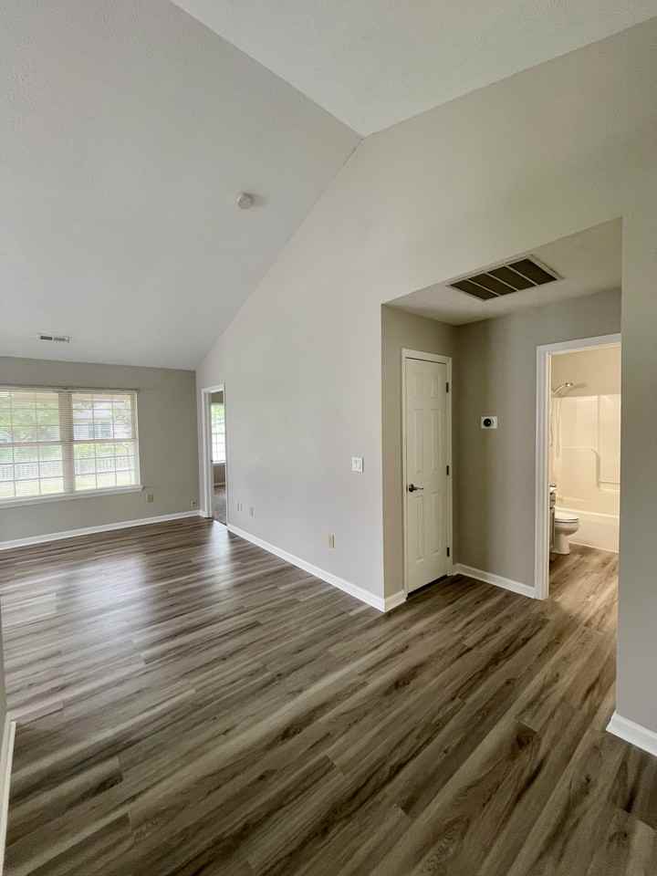 114 Warner Dr #1 - Photo 3 of 33