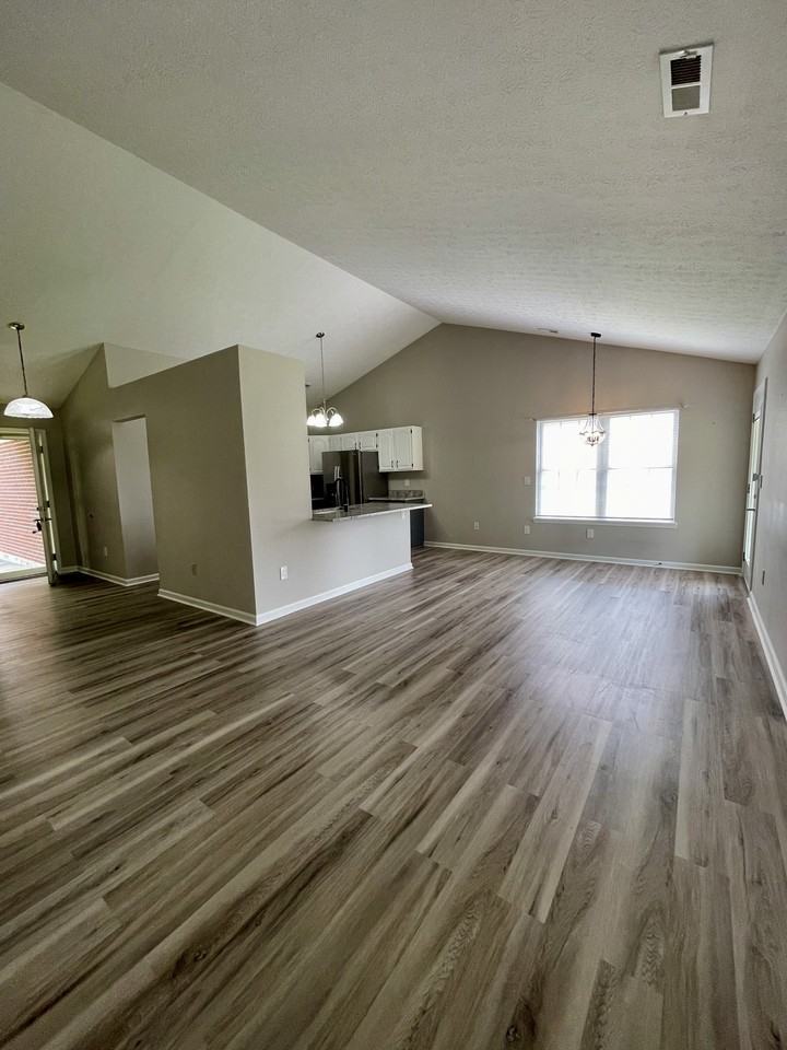 114 Warner Dr #1 - Photo 4 of 33