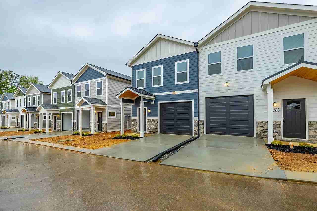5547 Stream Ln #1 - Photo 2 of 32