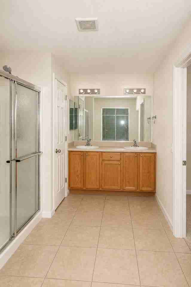 5325 Sw 42nd Pl #1 - Photo 4 of 9