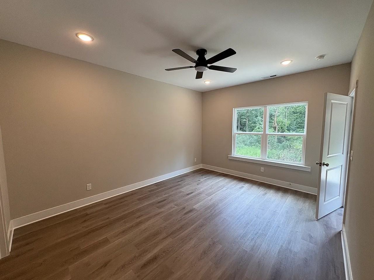 4662 Heiskell Dr #1 - Photo 4 of 18