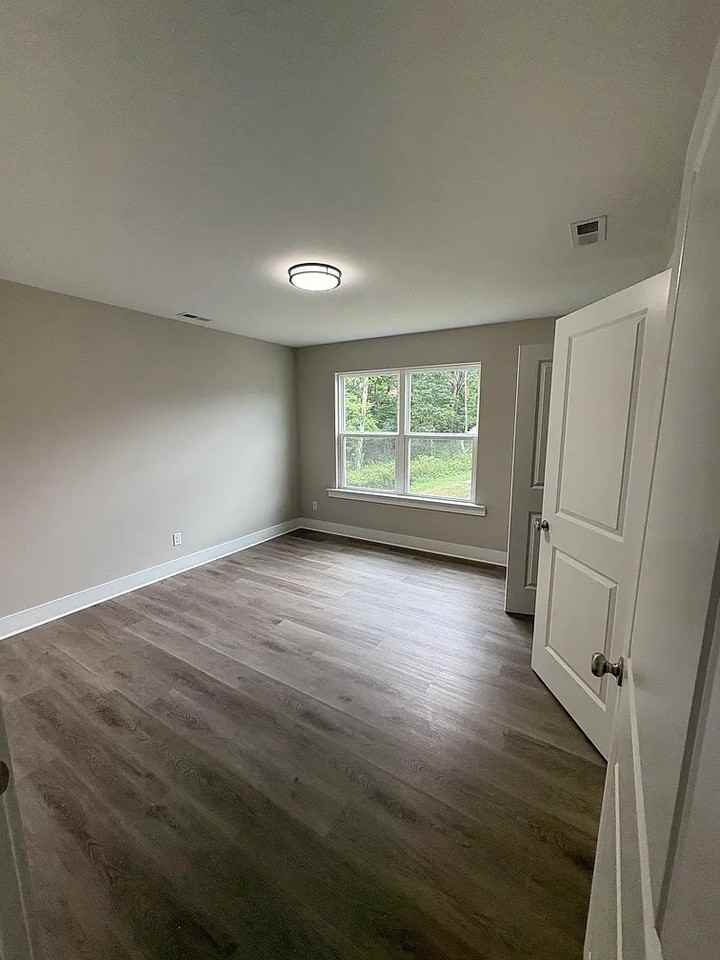 4662 Heiskell Dr #1 - Photo 5 of 18