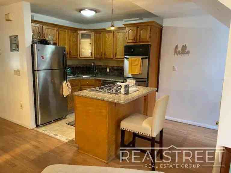 189 Saratoga Ave #1 - Photo 4 of 11