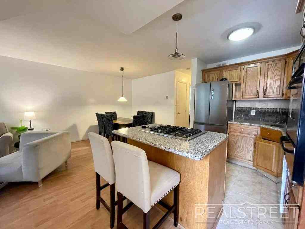 189 Saratoga Ave #1 - Photo 5 of 11