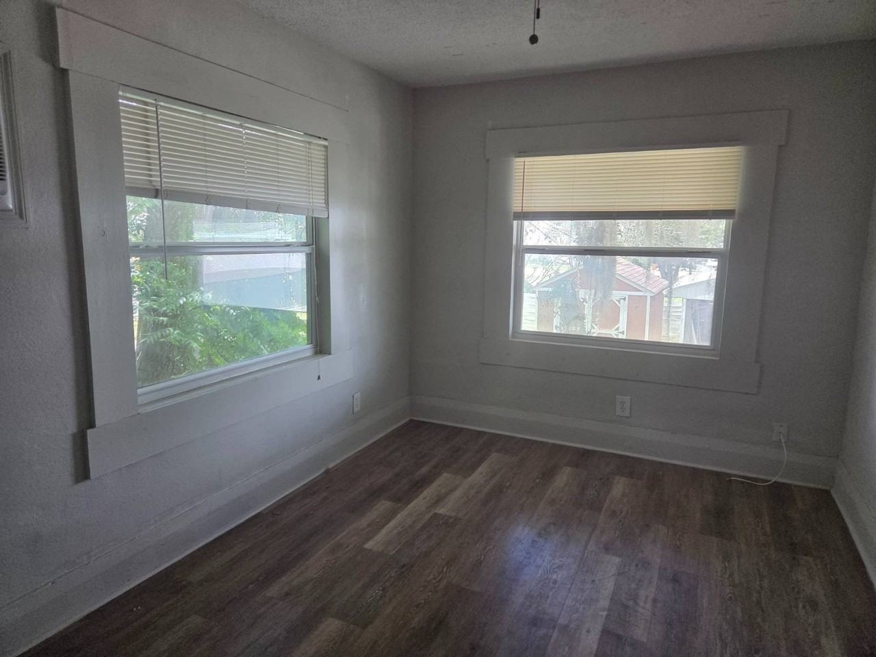 331 Rose Ave - Photo 6 of 14