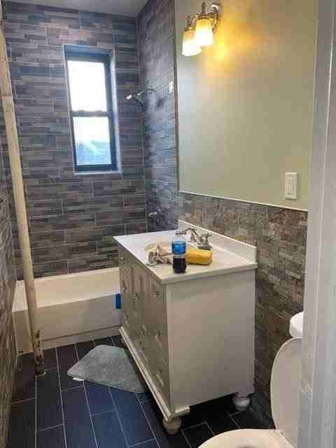 542 Van Siclen Ave - Photo 3 of 5