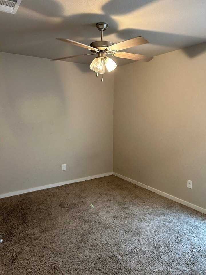 9311 Ratliff Ridge Ave - Photo 4 of 8