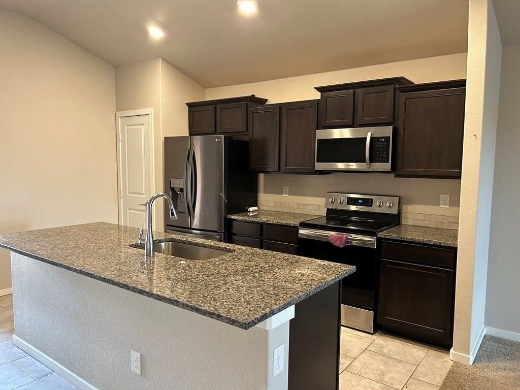 9311 Ratliff Ridge Ave - Photo 6 of 8
