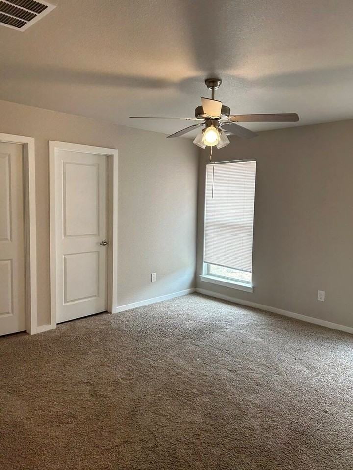 9311 Ratliff Ridge Ave - Photo 7 of 8