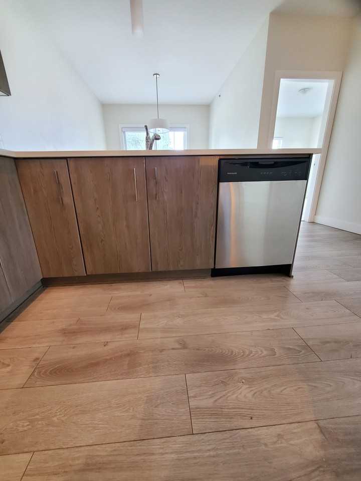 2578 James St #402 - Photo 5 of 6