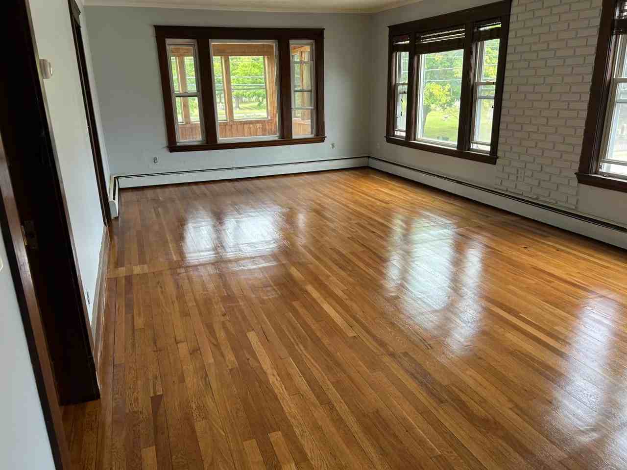 130 Kinsley St - Photo 3 of 10