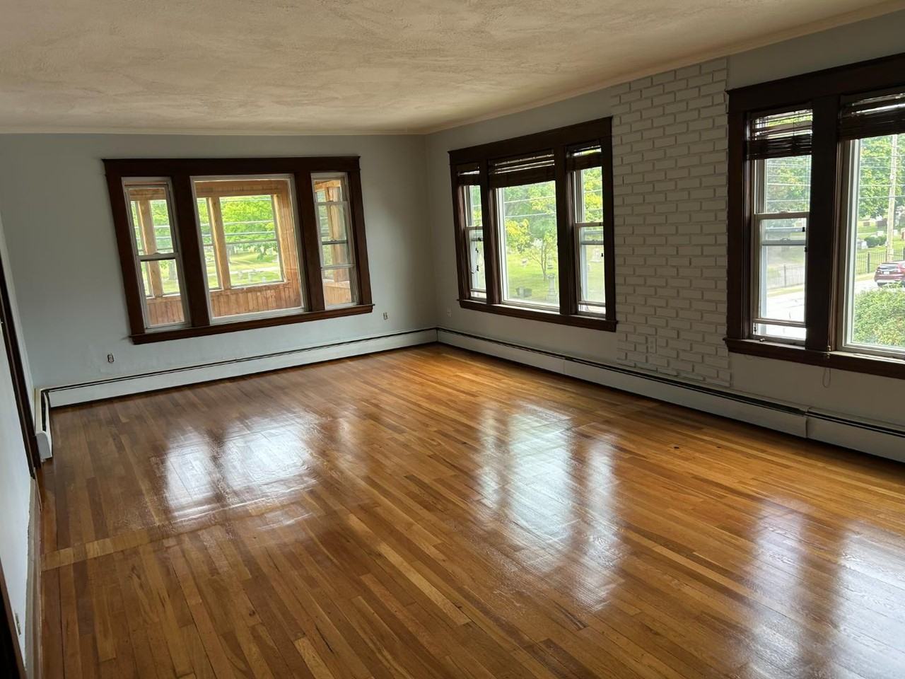 130 Kinsley St - Photo 4 of 10