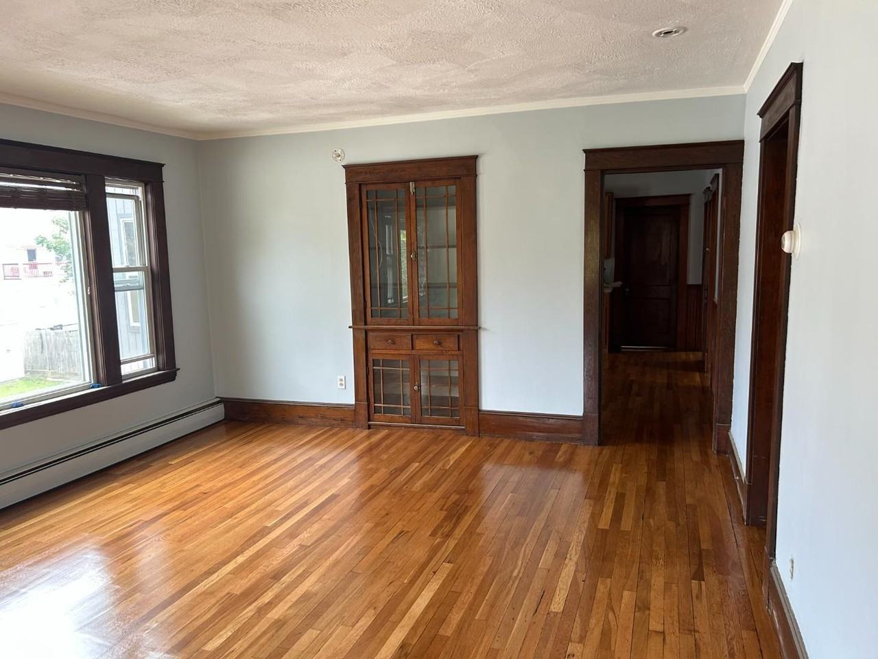 130 Kinsley St - Photo 6 of 10