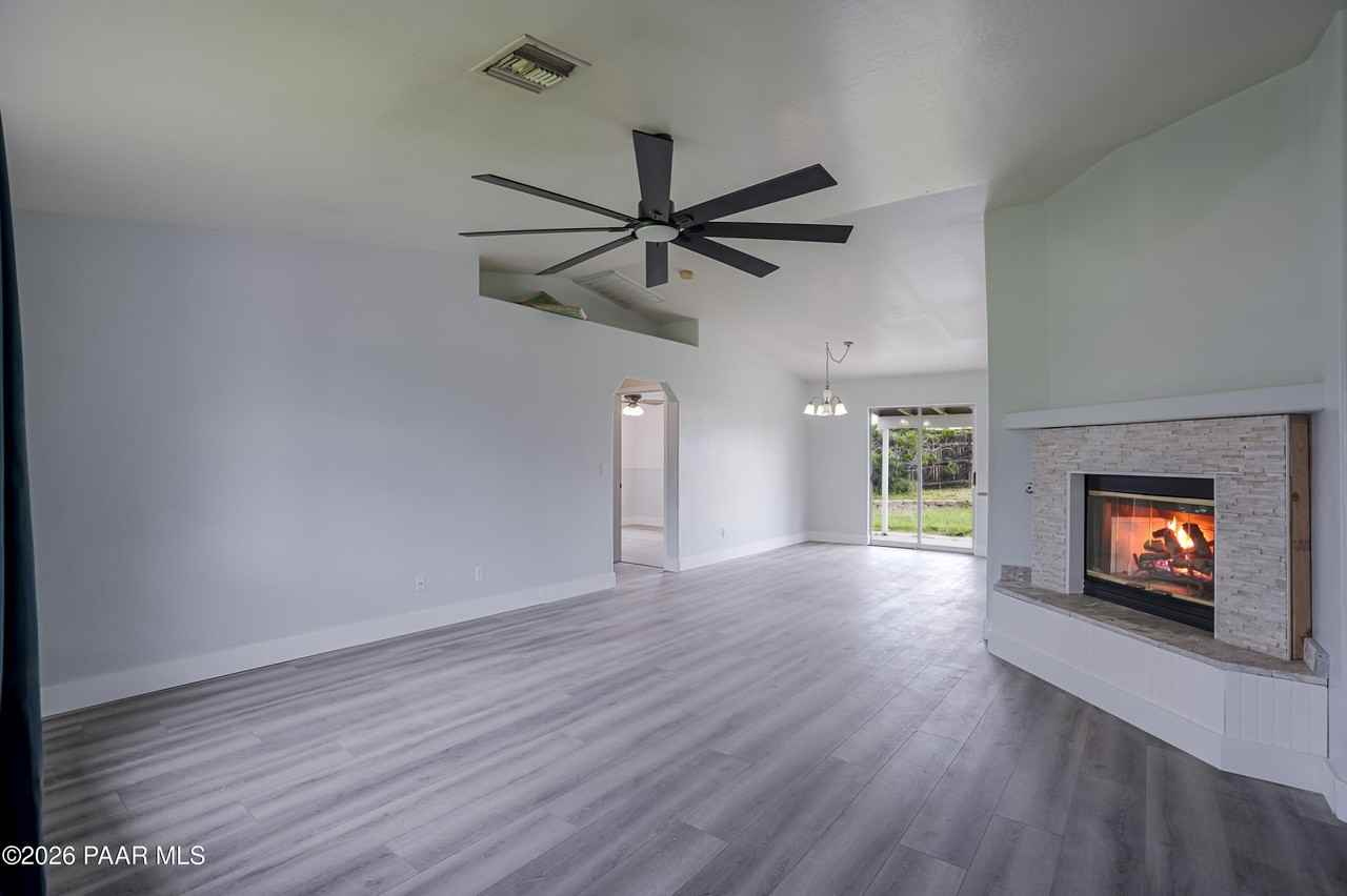 6169 N Dodge Dr - Photo 3 of 25
