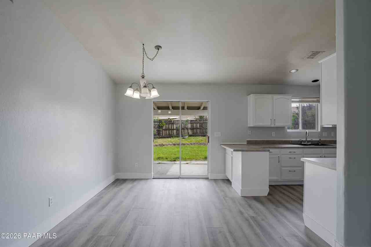 6169 N Dodge Dr - Photo 6 of 25