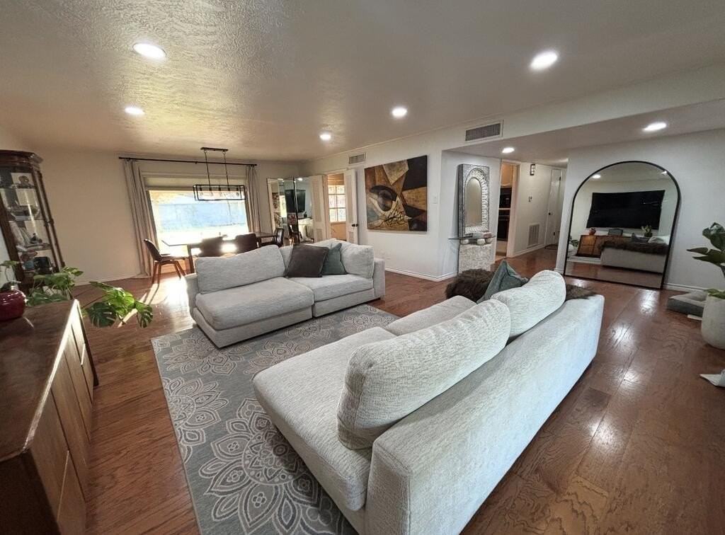 1604 Mcclintic St - Photo 3 of 5