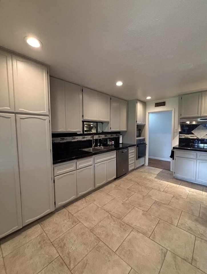 1604 Mcclintic St - Photo 4 of 5