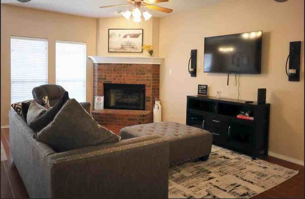 5504 San Saba Ct - Photo 3 of 8