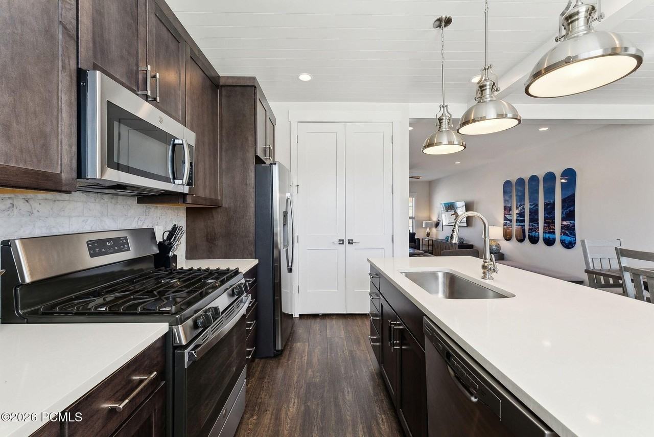 1089 W Wasatch Spring Rd - Photo 2 of 50