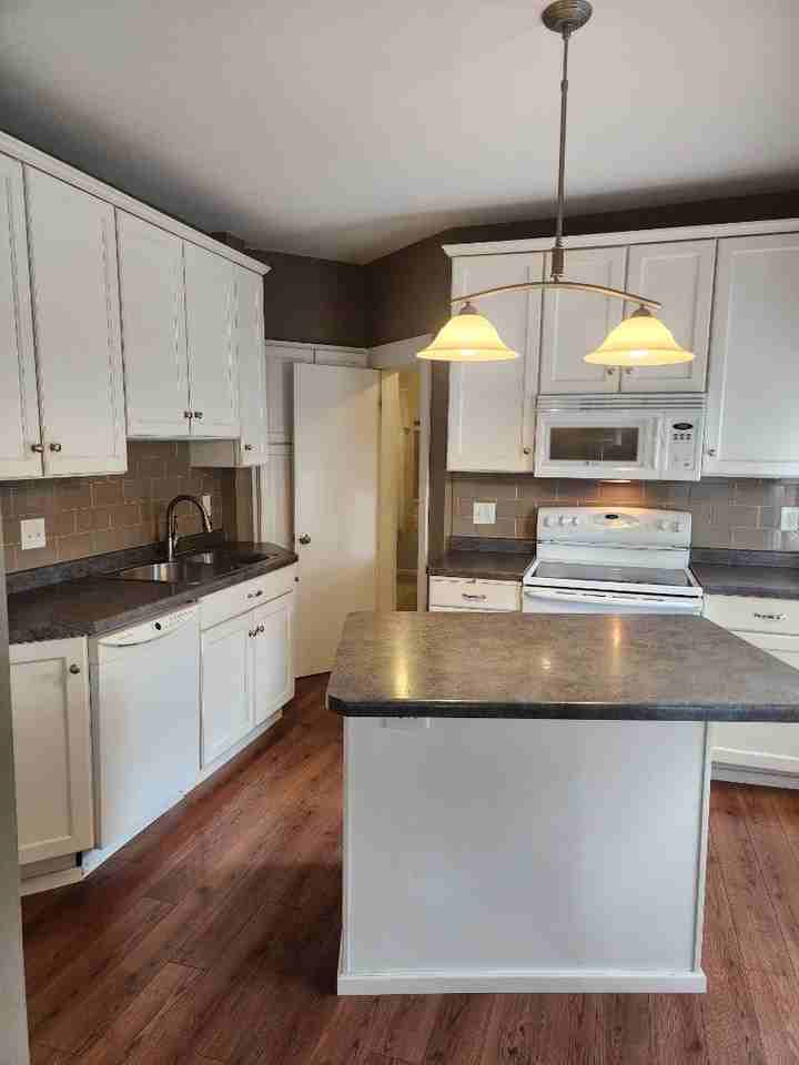 1309 Gorton Ave Nw - Photo 3 of 20