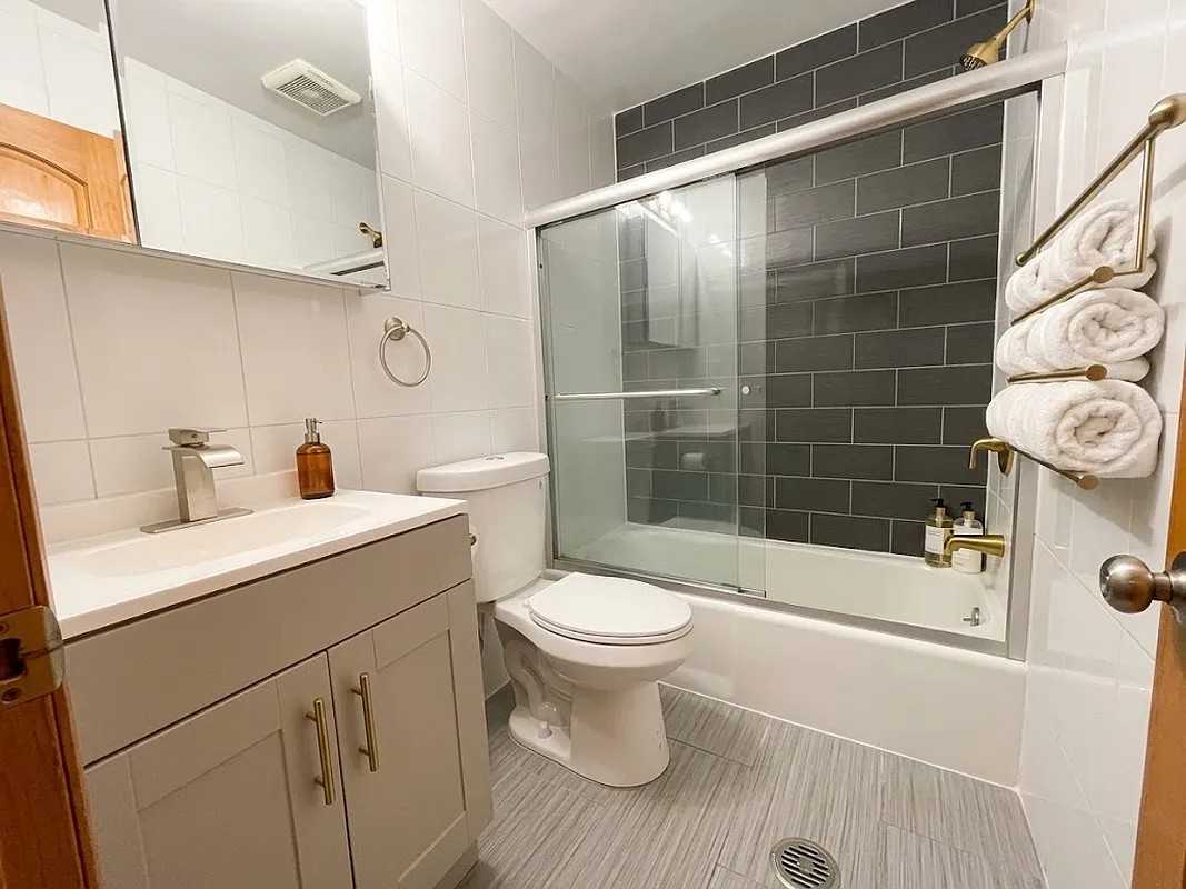 302 Parkville Avenue #1 - Photo 3 of 4