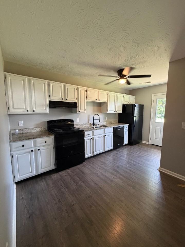 416 Poplar St - Photo 3 of 7