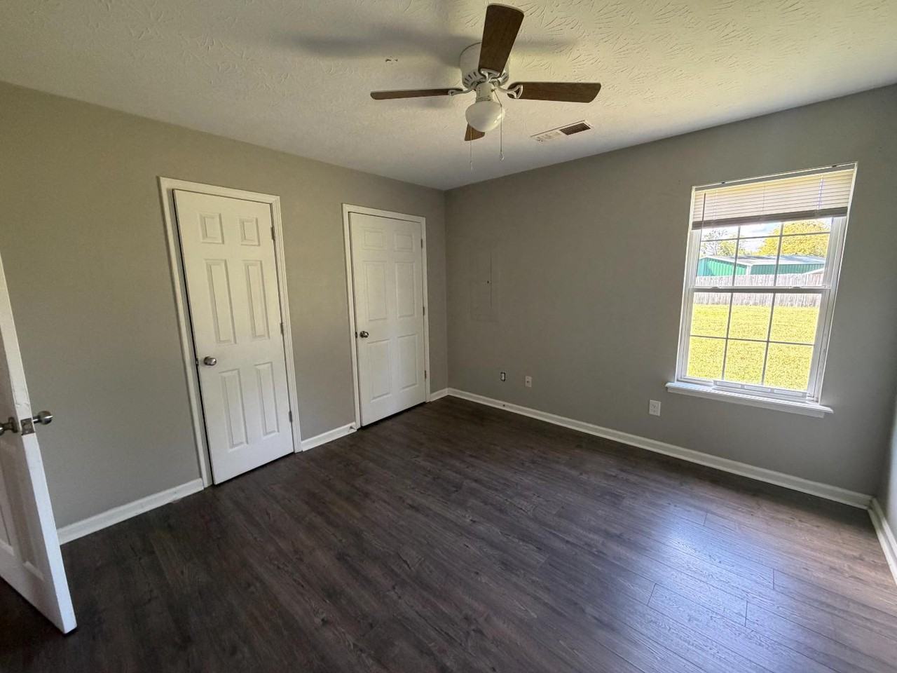 416 Poplar St - Photo 5 of 7