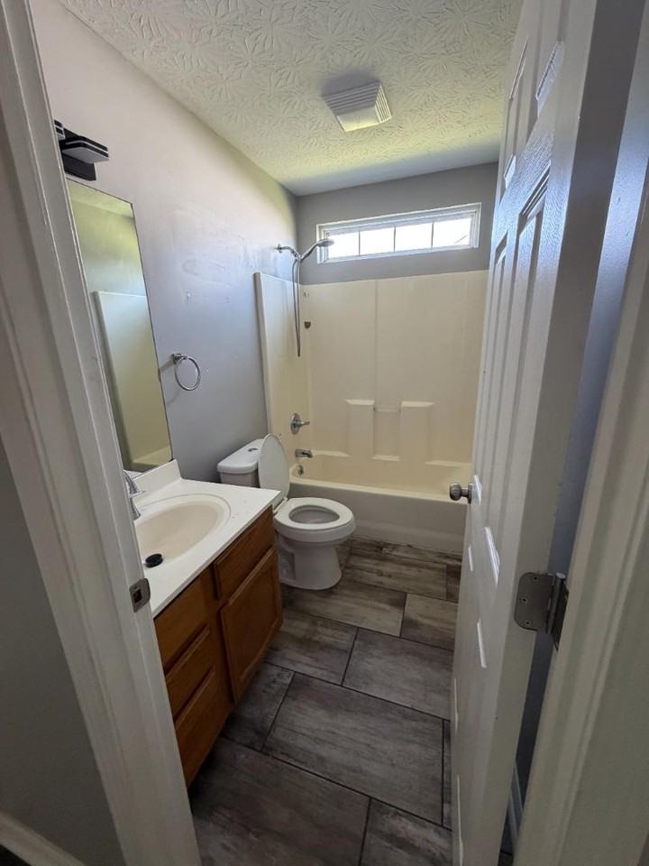 416 Poplar St - Photo 6 of 7