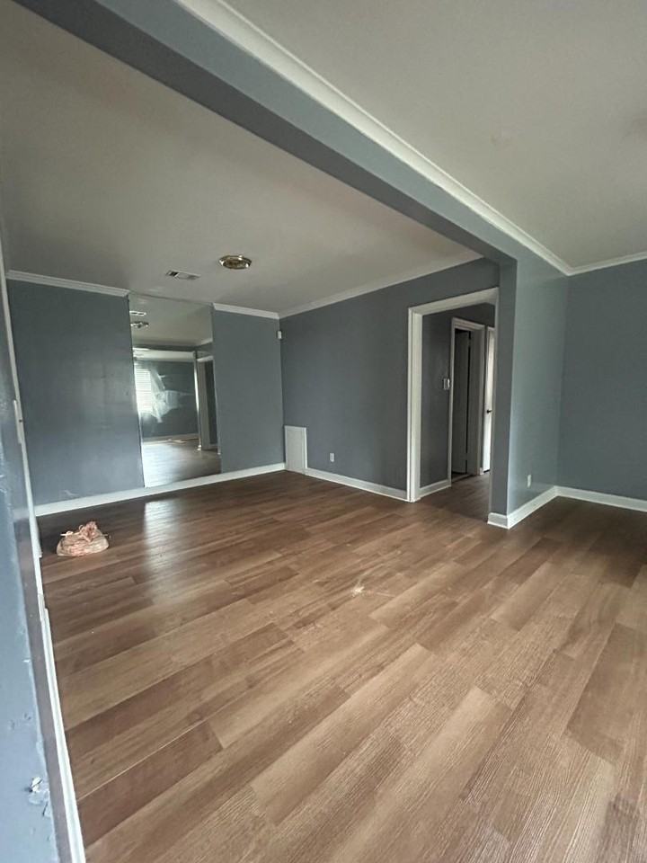 1970 Vining Cir - Photo 5 of 16
