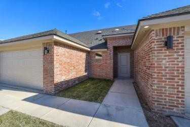 7617 Woodford Ave - Photo 3 of 11