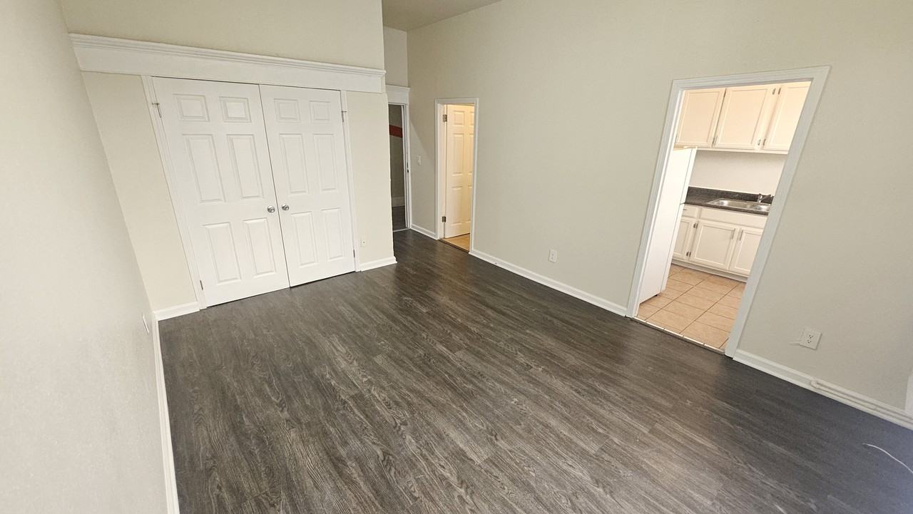 743 South Burlington Avenue #6 - Photo 2 of 8