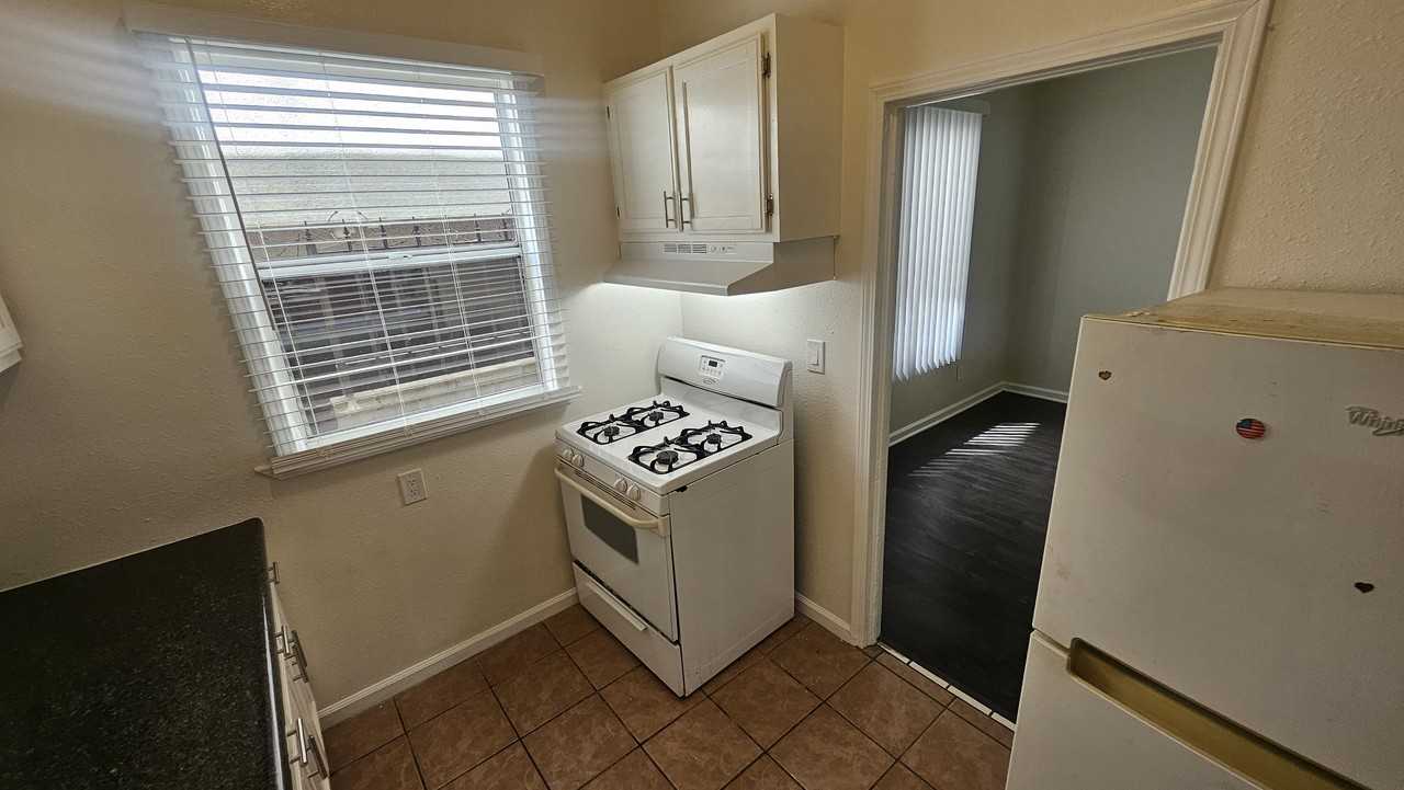 743 South Burlington Avenue #6 - Photo 6 of 8